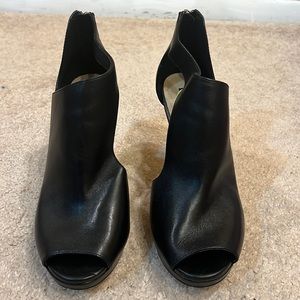 DKNY Black cutout platform heels. Sz 9